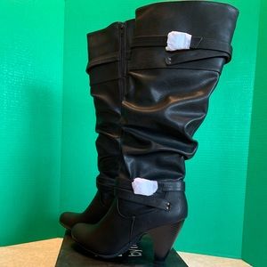 NWOT Black heeled boots